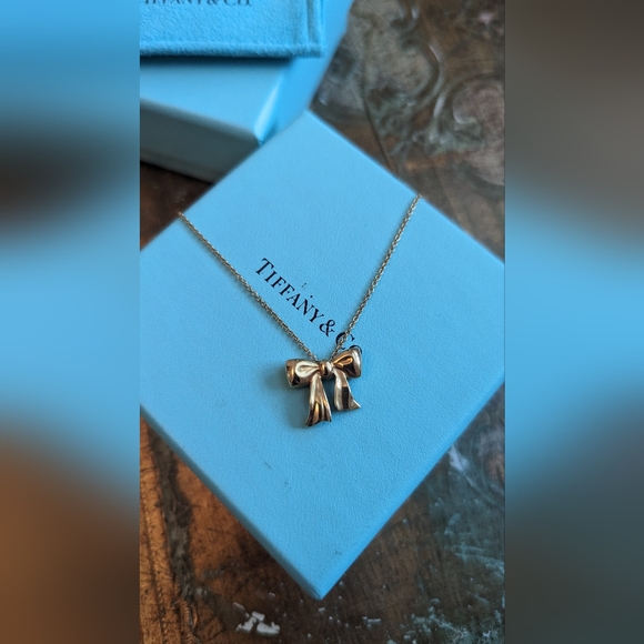 Tiffany and Co 18k now necklace - Picture 4 of 7